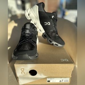ON RUNNING CLOUDFLYER 4 BRAND NEW NEVER WORN SIZE 8 WOMANS